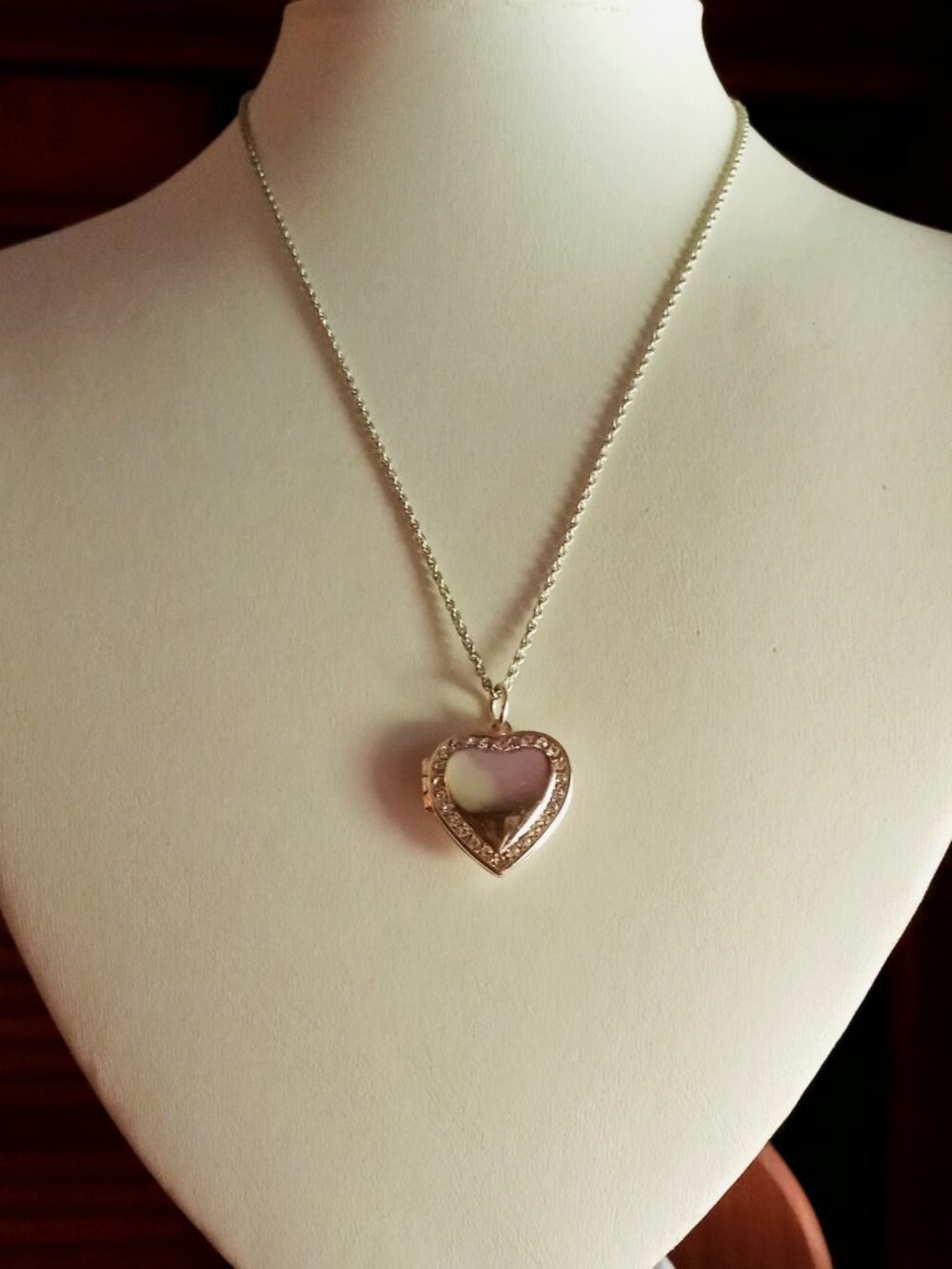✧✧✧❤︎ Vintage 2004 Avon "Rhinestone Halo" Heart Locket ❤︎✧✧✧ - Picture 16 of 16